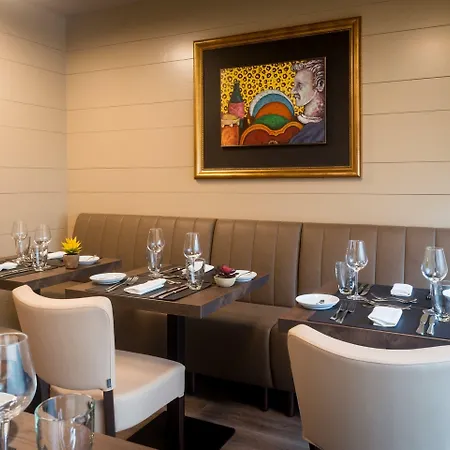 Dom Henrique - Downtown Oporto