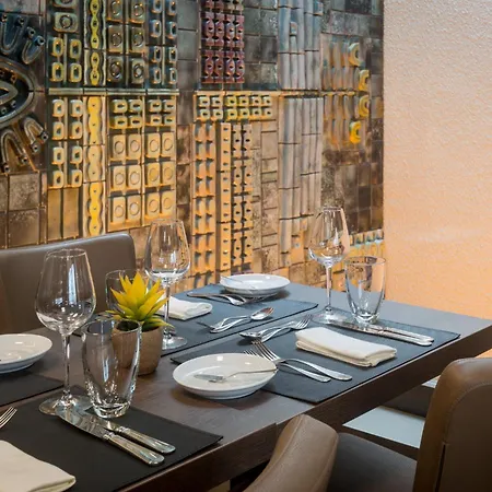 Hotel Dom Henrique - Downtown Oporto