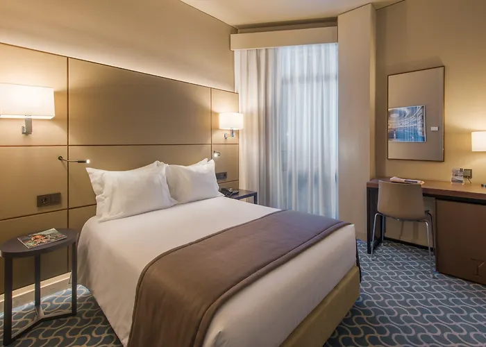 Dom Henrique - Downtown Hotell 4*